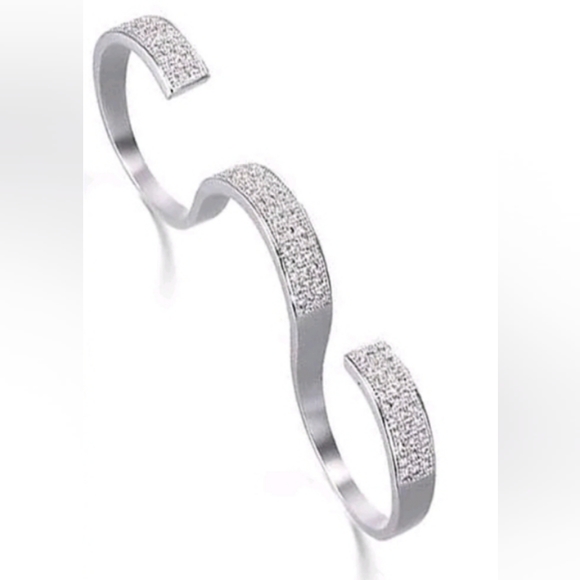 💎 Interwoven 3 Finger Ring - Picture 3 of 8